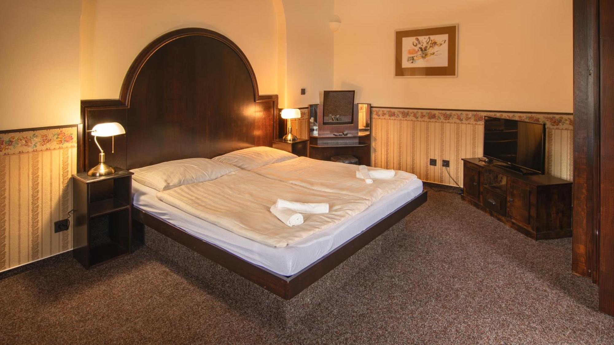 Hotel Lovecky Zamecek Orion Liberec Extérieur photo