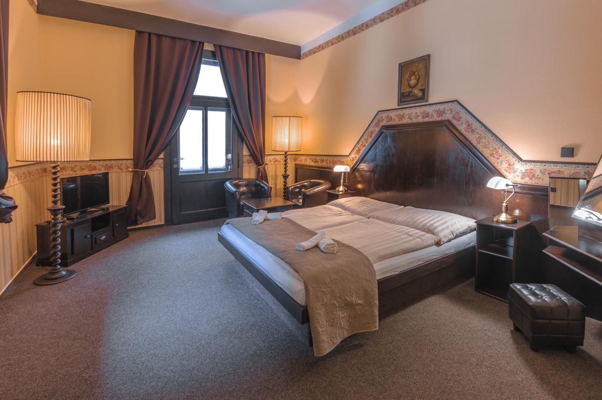 Hotel Lovecky Zamecek Orion Liberec Extérieur photo
